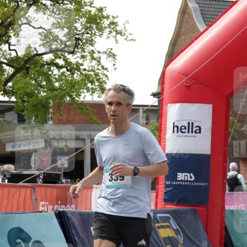 10.05.2026 - 8. Wedeler Halbmarathon Yannick Fuchs http://msf.ph/oto/9700326 10.05.2026 11:21:28 Ziel 339 meine-sportfotos.de