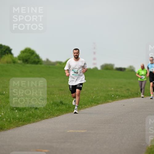 10.05.2026 - 8. Wedeler Halbmarathon Dr. Thomas Lammeyer http://msf.ph/oto/9700327 10.05.2026 11:39:29 Laufen 743 meine-sportfotos.de
