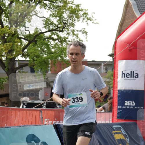 10.05.2026 - 8. Wedeler Halbmarathon Yannick Fuchs http://msf.ph/oto/9700328 10.05.2026 11:21:28 Ziel 339 meine-sportfotos.de
