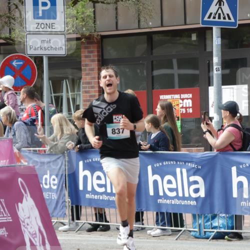 10.05.2026 - 8. Wedeler Halbmarathon Yannick Fuchs http://msf.ph/oto/9700333 10.05.2026 11:21:42 Ziel 837 meine-sportfotos.de