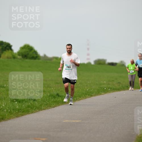 10.05.2026 - 8. Wedeler Halbmarathon Dr. Thomas Lammeyer http://msf.ph/oto/9700334 10.05.2026 11:39:29 Laufen 743 meine-sportfotos.de