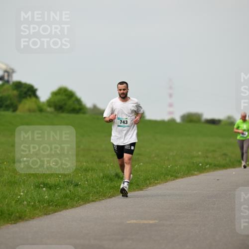 10.05.2026 - 8. Wedeler Halbmarathon Dr. Thomas Lammeyer http://msf.ph/oto/9700336 10.05.2026 11:39:29 Laufen 743 meine-sportfotos.de
