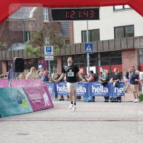 10.05.2026 - 8. Wedeler Halbmarathon Yannick Fuchs http://msf.ph/oto/9700338 10.05.2026 11:21:42 Ziel 837 meine-sportfotos.de