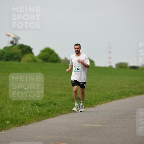 10.05.2026 - 8. Wedeler Halbmarathon Dr. Thomas Lammeyer http://msf.ph/oto/9700339 10.05.2026 11:39:30 Laufen 743 meine-sportfotos.de