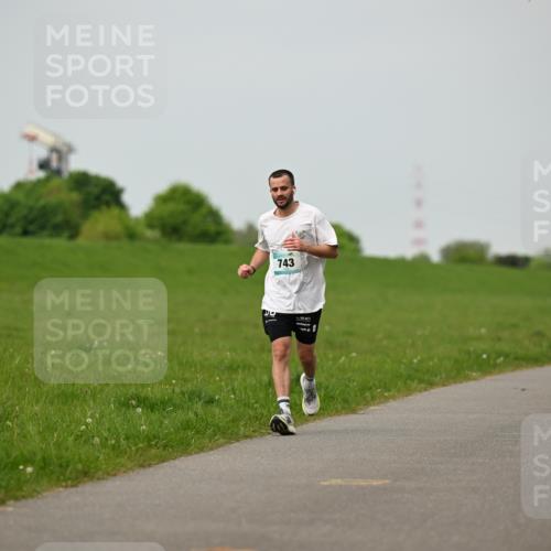 10.05.2026 - 8. Wedeler Halbmarathon Dr. Thomas Lammeyer http://msf.ph/oto/9700340 10.05.2026 11:39:30 Laufen 743 meine-sportfotos.de