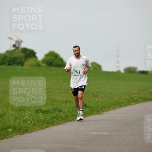 10.05.2026 - 8. Wedeler Halbmarathon Dr. Thomas Lammeyer http://msf.ph/oto/9700344 10.05.2026 11:39:30 Laufen 743 meine-sportfotos.de