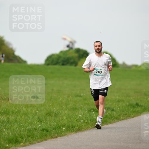 10.05.2026 - 8. Wedeler Halbmarathon Dr. Thomas Lammeyer http://msf.ph/oto/9700363 10.05.2026 11:39:32 Laufen 743 meine-sportfotos.de