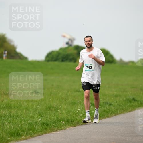 10.05.2026 - 8. Wedeler Halbmarathon Dr. Thomas Lammeyer http://msf.ph/oto/9700365 10.05.2026 11:39:32 Laufen 743 meine-sportfotos.de