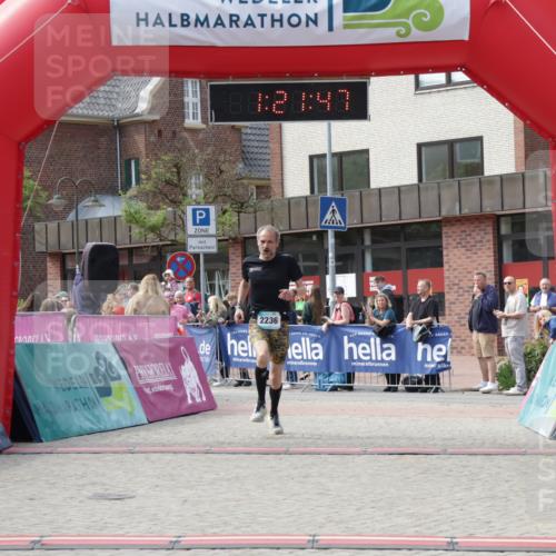 10.05.2026 - 8. Wedeler Halbmarathon Yannick Fuchs http://msf.ph/oto/9700367 10.05.2026 11:21:47 Ziel 828, 837, 2236 meine-sportfotos.de