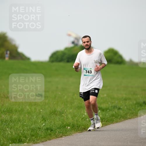 10.05.2026 - 8. Wedeler Halbmarathon Dr. Thomas Lammeyer http://msf.ph/oto/9700370 10.05.2026 11:39:32 Laufen 743 meine-sportfotos.de