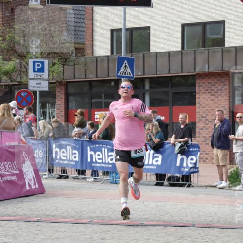 10.05.2026 - 8. Wedeler Halbmarathon Yannick Fuchs http://msf.ph/oto/9700383 10.05.2026 11:21:50 Ziel 828, 2236 meine-sportfotos.de