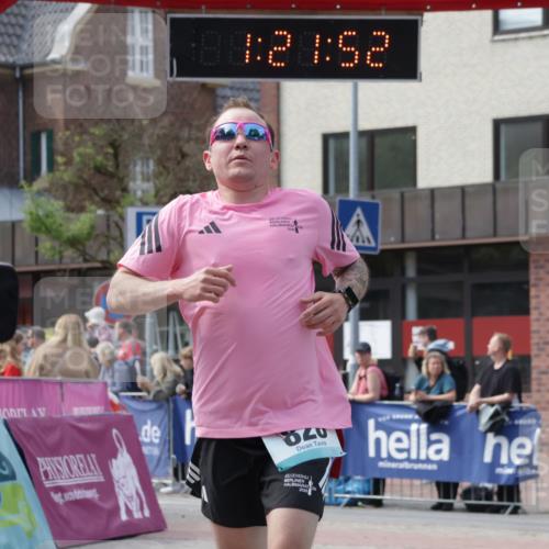 10.05.2026 - 8. Wedeler Halbmarathon Yannick Fuchs http://msf.ph/oto/9700400 10.05.2026 11:21:51 Ziel 828, 2236 meine-sportfotos.de
