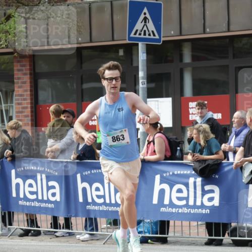 10.05.2026 - 8. Wedeler Halbmarathon Yannick Fuchs http://msf.ph/oto/9700409 10.05.2026 11:21:57 Ziel 863 meine-sportfotos.de