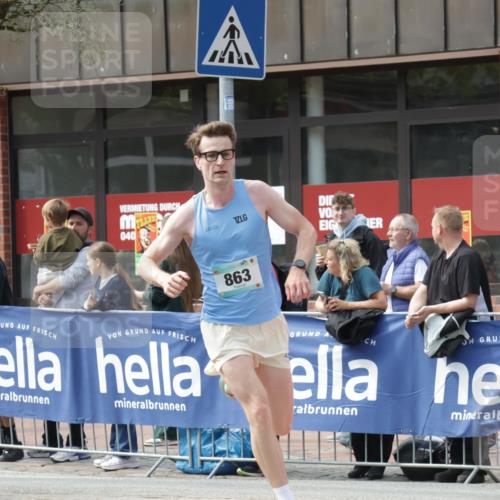 10.05.2026 - 8. Wedeler Halbmarathon Yannick Fuchs http://msf.ph/oto/9700411 10.05.2026 11:21:57 Ziel 863 meine-sportfotos.de