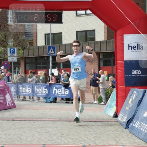 10.05.2026 - 8. Wedeler Halbmarathon Yannick Fuchs http://msf.ph/oto/9700427 10.05.2026 11:21:59 Ziel 863 meine-sportfotos.de