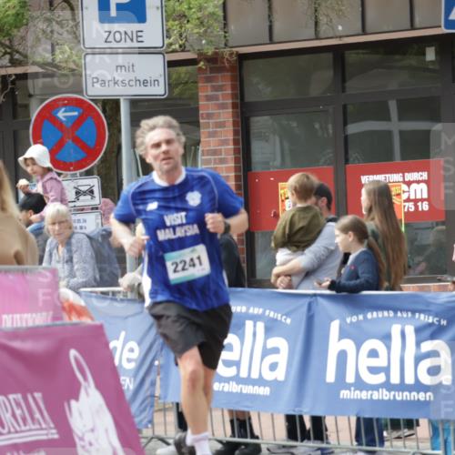 10.05.2026 - 8. Wedeler Halbmarathon Yannick Fuchs http://msf.ph/oto/9700444 10.05.2026 11:22:09 Ziel 2241 meine-sportfotos.de