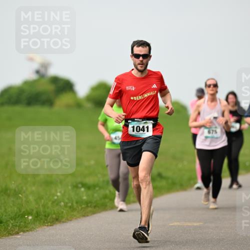10.05.2026 - 8. Wedeler Halbmarathon Dr. Thomas Lammeyer http://msf.ph/oto/9700458 10.05.2026 11:39:43 Laufen 1041, 675 meine-sportfotos.de