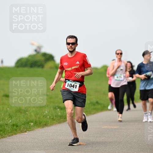 10.05.2026 - 8. Wedeler Halbmarathon Dr. Thomas Lammeyer http://msf.ph/oto/9700465 10.05.2026 11:39:43 Laufen 1041 meine-sportfotos.de