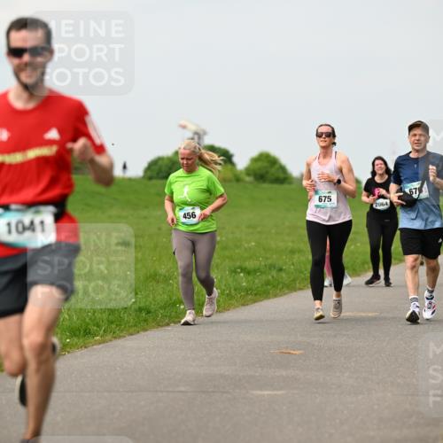 10.05.2026 - 8. Wedeler Halbmarathon Dr. Thomas Lammeyer http://msf.ph/oto/9700480 10.05.2026 11:39:45 Laufen 1041, 456, 675, 2064 meine-sportfotos.de