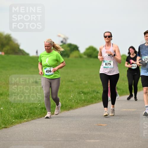 10.05.2026 - 8. Wedeler Halbmarathon Dr. Thomas Lammeyer http://msf.ph/oto/9700483 10.05.2026 11:39:46 Laufen 456, 675, 2064 meine-sportfotos.de