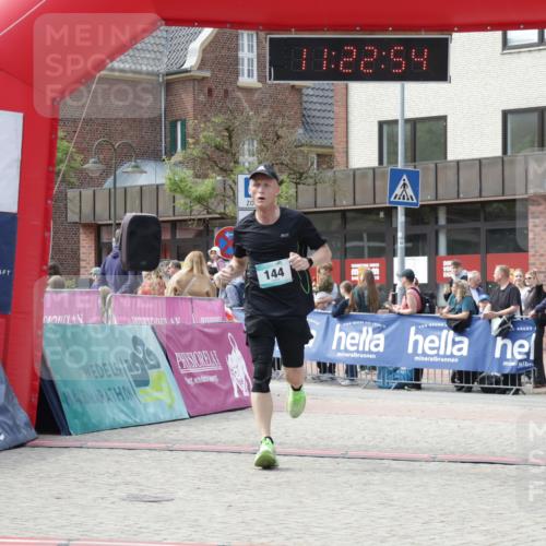 10.05.2026 - 8. Wedeler Halbmarathon Yannick Fuchs http://msf.ph/oto/9700496 10.05.2026 11:22:20 Ziel 144 meine-sportfotos.de