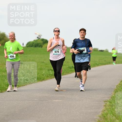 10.05.2026 - 8. Wedeler Halbmarathon Dr. Thomas Lammeyer http://msf.ph/oto/9700497 10.05.2026 11:39:47 Laufen 675, 456 meine-sportfotos.de
