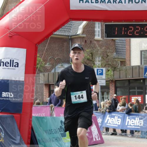 10.05.2026 - 8. Wedeler Halbmarathon Yannick Fuchs http://msf.ph/oto/9700501 10.05.2026 11:22:21 Ziel 144 meine-sportfotos.de