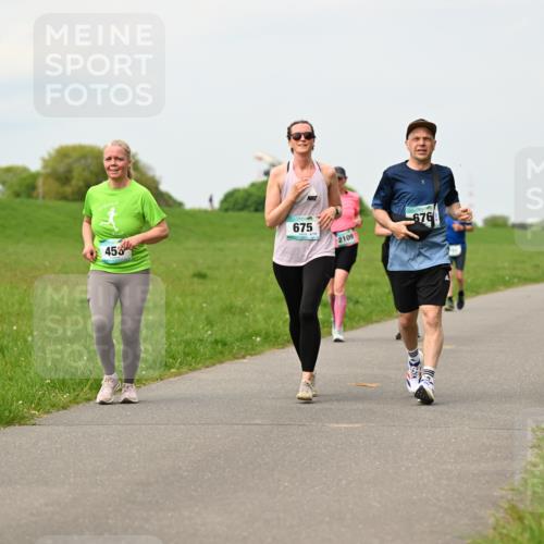 10.05.2026 - 8. Wedeler Halbmarathon Dr. Thomas Lammeyer http://msf.ph/oto/9700503 10.05.2026 11:39:48 Laufen 455, 675, 2109, 676 meine-sportfotos.de