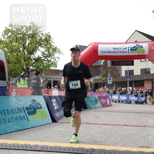 10.05.2026 - 8. Wedeler Halbmarathon Yannick Fuchs http://msf.ph/oto/9700506 10.05.2026 11:22:22 Ziel 144 meine-sportfotos.de