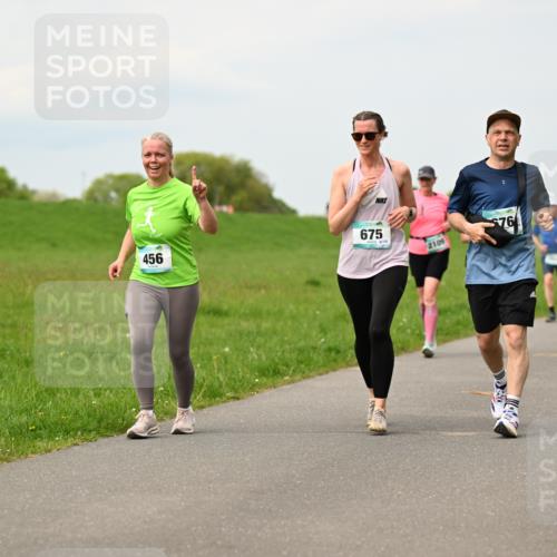 10.05.2026 - 8. Wedeler Halbmarathon Dr. Thomas Lammeyer http://msf.ph/oto/9700508 10.05.2026 11:39:49 Laufen 456, 675, 8135, 2109 meine-sportfotos.de