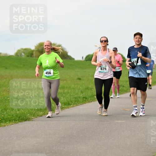 10.05.2026 - 8. Wedeler Halbmarathon Dr. Thomas Lammeyer http://msf.ph/oto/9700510 10.05.2026 11:39:48 Laufen 456, 675, 2109 meine-sportfotos.de