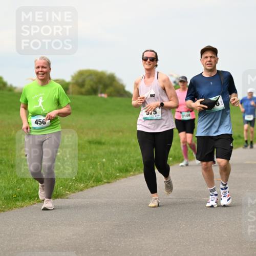 10.05.2026 - 8. Wedeler Halbmarathon Dr. Thomas Lammeyer http://msf.ph/oto/9700518 10.05.2026 11:39:49 Laufen 456, 135, 2109 meine-sportfotos.de