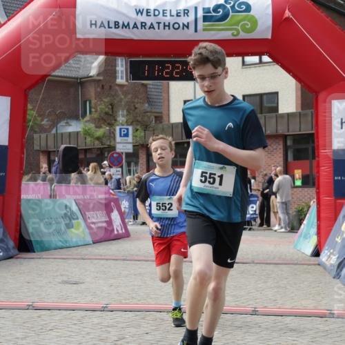 10.05.2026 - 8. Wedeler Halbmarathon Yannick Fuchs http://msf.ph/oto/9700544 10.05.2026 11:22:38 Ziel 551, 552 meine-sportfotos.de