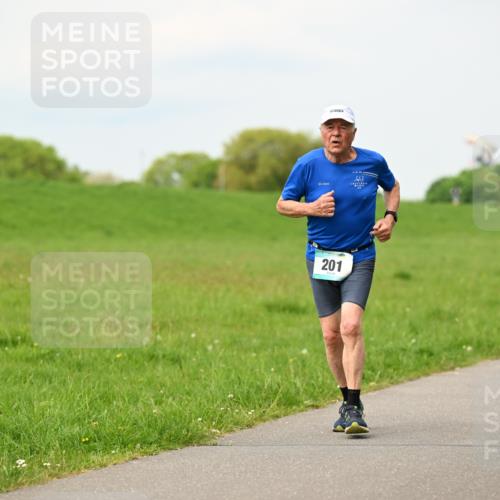 10.05.2026 - 8. Wedeler Halbmarathon Dr. Thomas Lammeyer http://msf.ph/oto/9700548 10.05.2026 11:39:57 Laufen 201 meine-sportfotos.de