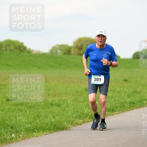 10.05.2026 - 8. Wedeler Halbmarathon Dr. Thomas Lammeyer http://msf.ph/oto/9700551 10.05.2026 11:39:57 Laufen 201 meine-sportfotos.de