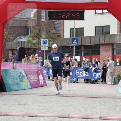 10.05.2026 - 8. Wedeler Halbmarathon Yannick Fuchs http://msf.ph/oto/9700575 10.05.2026 11:22:44 Ziel 684, 2080 meine-sportfotos.de