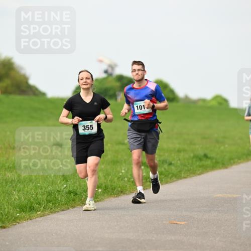 10.05.2026 - 8. Wedeler Halbmarathon Dr. Thomas Lammeyer http://msf.ph/oto/9700618 10.05.2026 11:40:09 Laufen 355, 101 meine-sportfotos.de