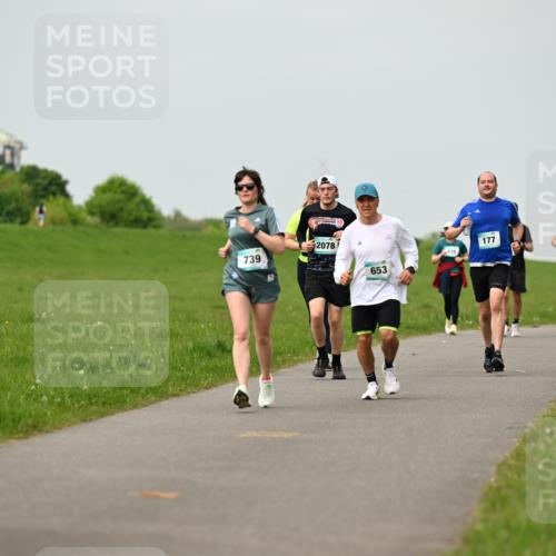 10.05.2026 - 8. Wedeler Halbmarathon Dr. Thomas Lammeyer http://msf.ph/oto/9700637 10.05.2026 11:40:11 Laufen 739, 2078, 653, 177, 2218 meine-sportfotos.de