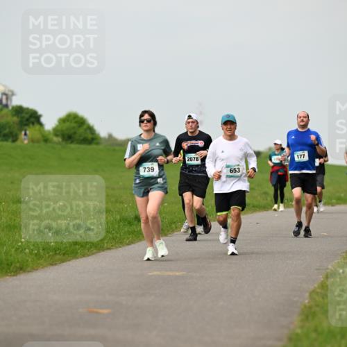 10.05.2026 - 8. Wedeler Halbmarathon Dr. Thomas Lammeyer http://msf.ph/oto/9700638 10.05.2026 11:40:11 Laufen 739, 2078, 177, 2218, 653 meine-sportfotos.de