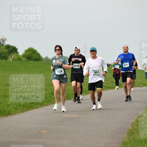 10.05.2026 - 8. Wedeler Halbmarathon Dr. Thomas Lammeyer http://msf.ph/oto/9700642 10.05.2026 11:40:12 Laufen 739, 2078, 177, 653, 2210 meine-sportfotos.de