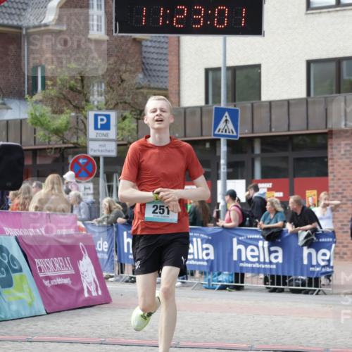 10.05.2026 - 8. Wedeler Halbmarathon Yannick Fuchs http://msf.ph/oto/9700643 10.05.2026 11:23:00 Ziel 251, 2217 meine-sportfotos.de