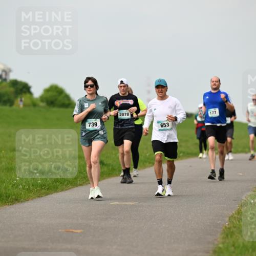 10.05.2026 - 8. Wedeler Halbmarathon Dr. Thomas Lammeyer http://msf.ph/oto/9700649 10.05.2026 11:40:12 Laufen 739, 2078, 653, 177 meine-sportfotos.de