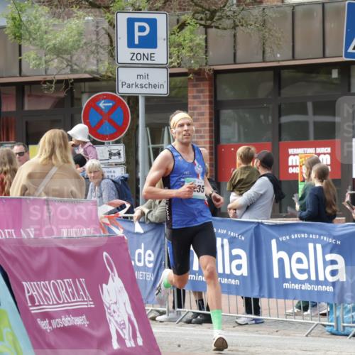 10.05.2026 - 8. Wedeler Halbmarathon Yannick Fuchs http://msf.ph/oto/9700653 10.05.2026 11:23:03 Ziel 251, 2235 meine-sportfotos.de
