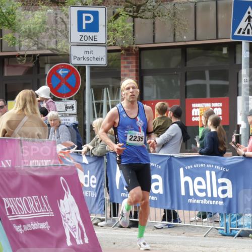 10.05.2026 - 8. Wedeler Halbmarathon Yannick Fuchs http://msf.ph/oto/9700656 10.05.2026 11:23:03 Ziel 251, 2235 meine-sportfotos.de