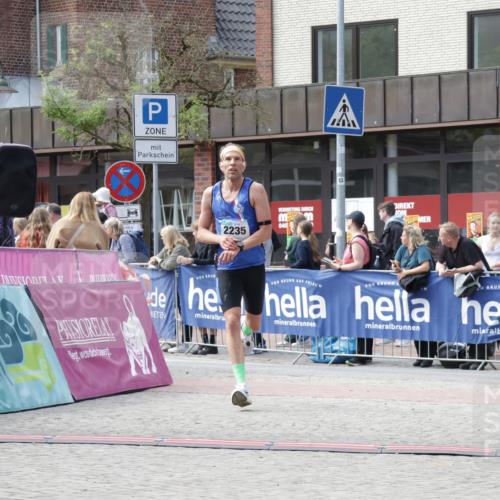 10.05.2026 - 8. Wedeler Halbmarathon Yannick Fuchs http://msf.ph/oto/9700662 10.05.2026 11:23:04 Ziel 251, 2235 meine-sportfotos.de