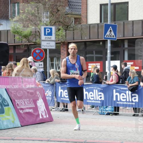 10.05.2026 - 8. Wedeler Halbmarathon Yannick Fuchs http://msf.ph/oto/9700665 10.05.2026 11:23:04 Ziel 251, 2235 meine-sportfotos.de