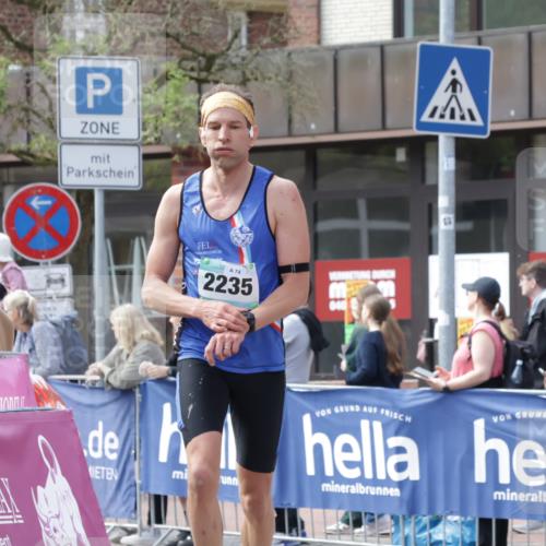 10.05.2026 - 8. Wedeler Halbmarathon Yannick Fuchs http://msf.ph/oto/9700667 10.05.2026 11:23:05 Ziel 251, 2235 meine-sportfotos.de