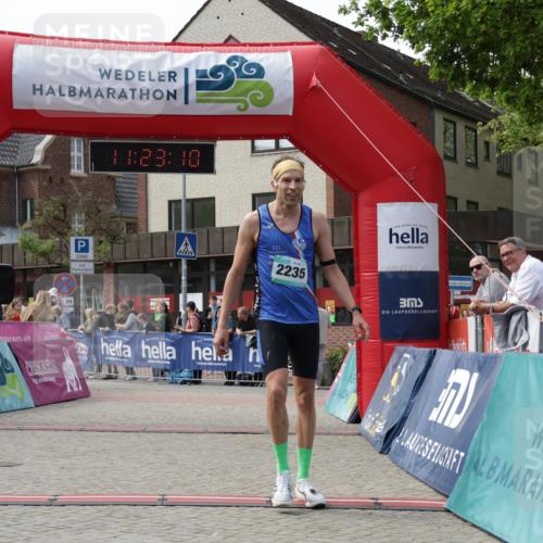 10.05.2026 - 8. Wedeler Halbmarathon Yannick Fuchs http://msf.ph/oto/9700695 10.05.2026 11:23:08 Ziel 2235 meine-sportfotos.de