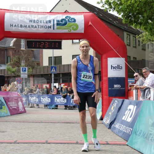 10.05.2026 - 8. Wedeler Halbmarathon Yannick Fuchs http://msf.ph/oto/9700698 10.05.2026 11:23:09 Ziel 2235 meine-sportfotos.de
