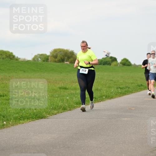 10.05.2026 - 8. Wedeler Halbmarathon Dr. Thomas Lammeyer http://msf.ph/oto/9700716 10.05.2026 11:40:20 Laufen 312, 2218 meine-sportfotos.de